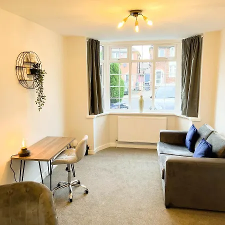 Holiday home Arden House -modern, Stylish 3-bed Near Solihull, Nec, World, Airport,hs2 Birmingham
