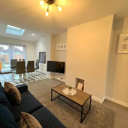 Arden House -modern, Stylish 3-bed Near Solihull, Nec, World, Airport,hs2 Holiday home