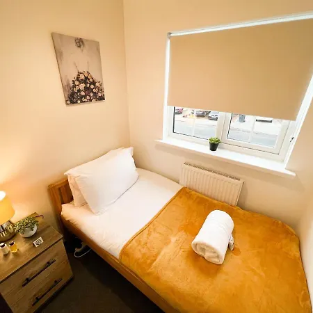 Semesterbostad Arden House -modern, Stylish 3-bed Near Solihull, Nec, World, Airport,hs2 Birmingham